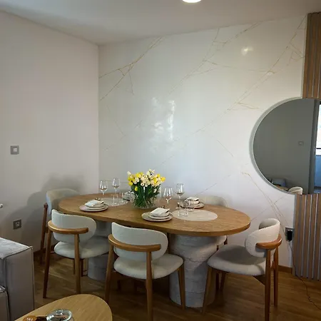 Ninth Cloud Apartment *